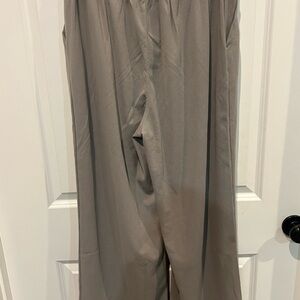HALARA Wide-Leg Trousers in Taupe Gray